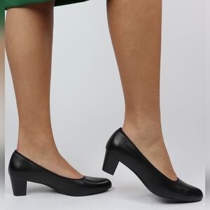 Ara Macaw Pumps